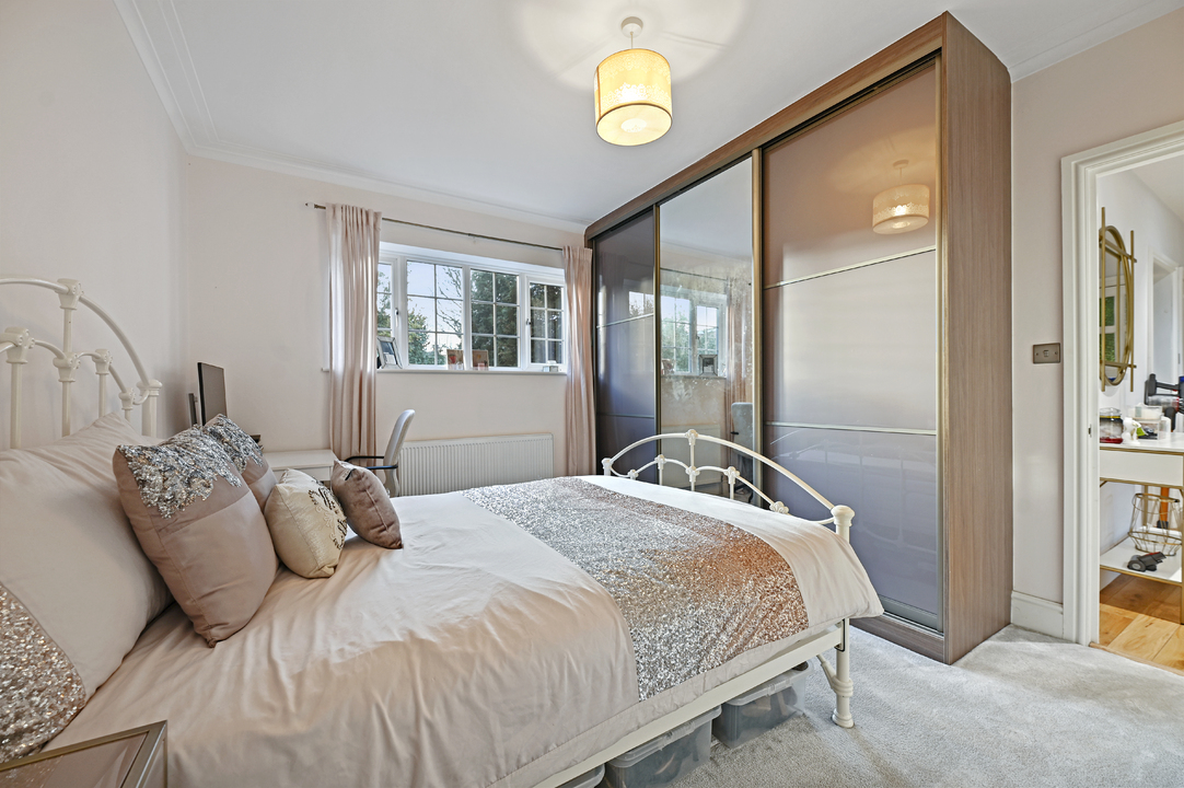 2 bed apartment for sale in Baronsmede Court, Baronsmede, Ealing, London, W5 8