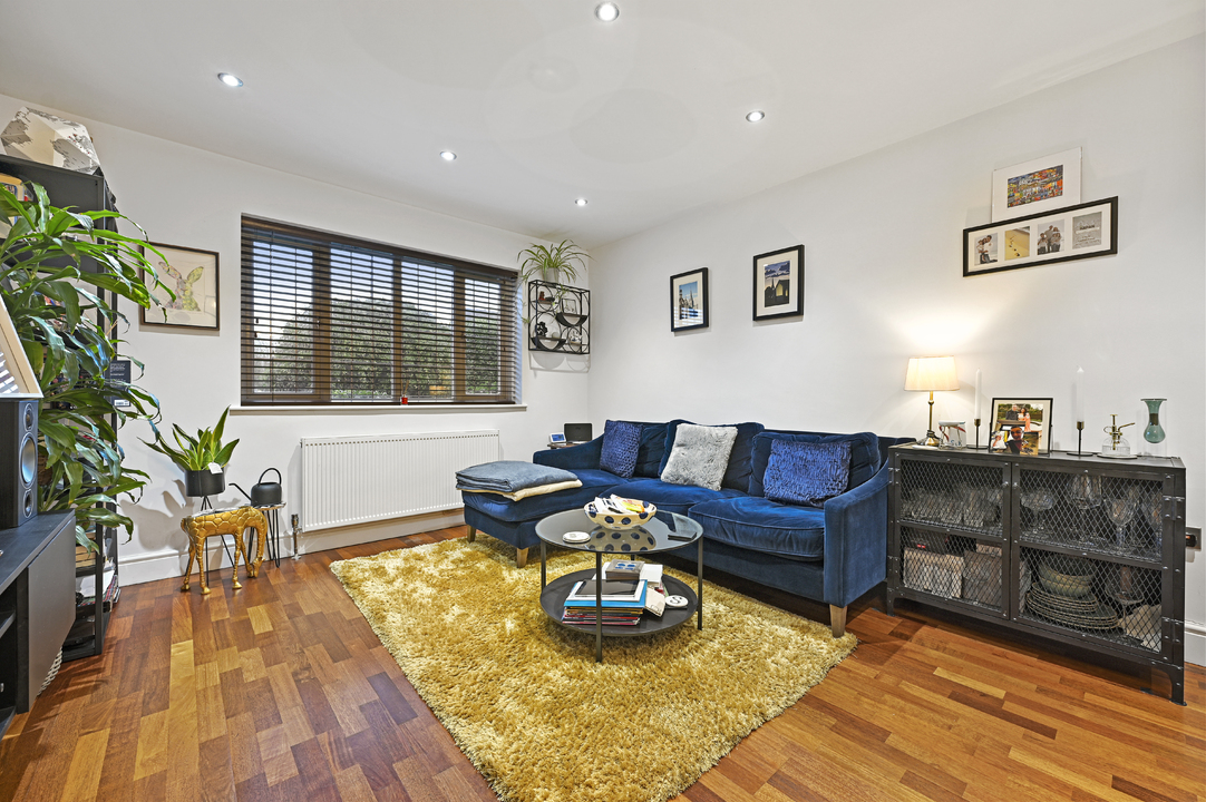 2 bed apartment for sale in Baronsmede Court, Baronsmede, Ealing, London, W5 9