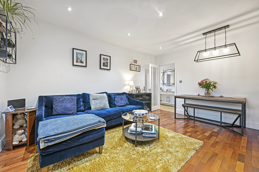 2 bed apartment for sale in Baronsmede Court, Baronsmede, Ealing, London, W5 2