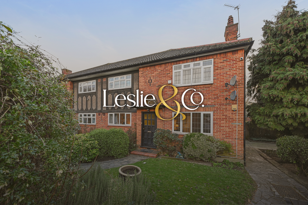 2 bed apartment for sale in Baronsmede Court, Baronsmede, Ealing, London, W5