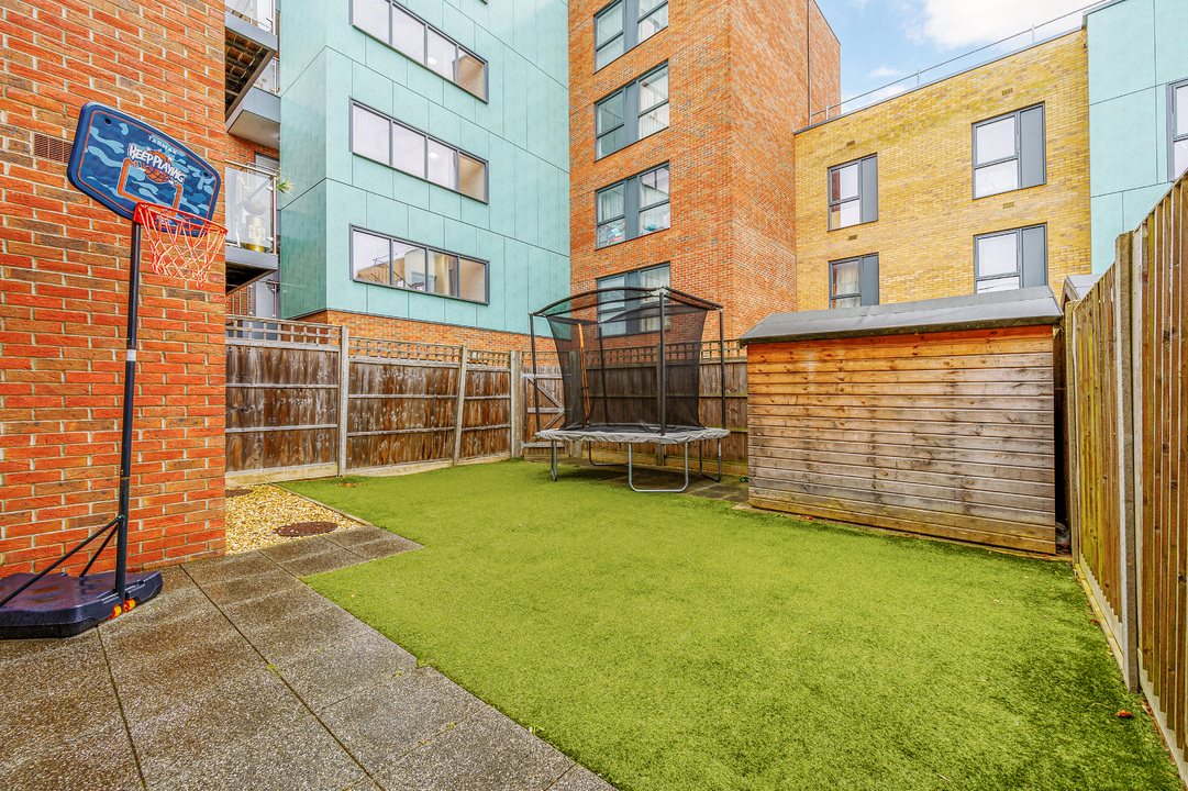 3 bed terraced house for sale in Copley Close, Hanwell  - Property Image 6