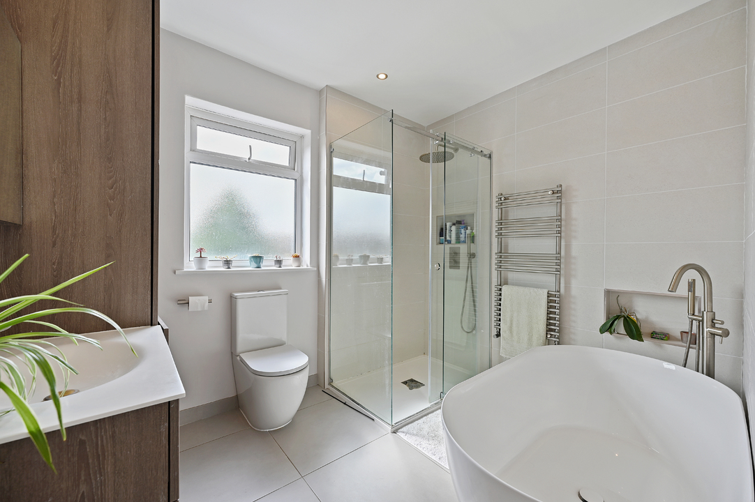4 bed terraced house for sale in Darwin Road, London  - Property Image 5