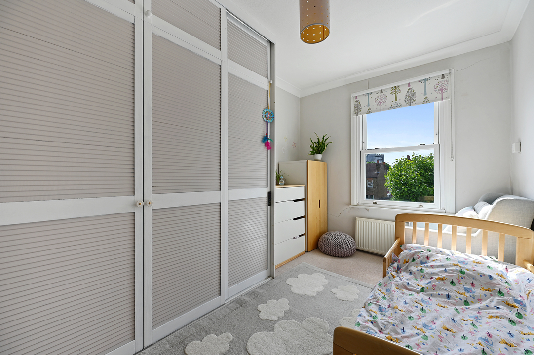4 bed terraced house for sale in Darwin Road, London  - Property Image 8