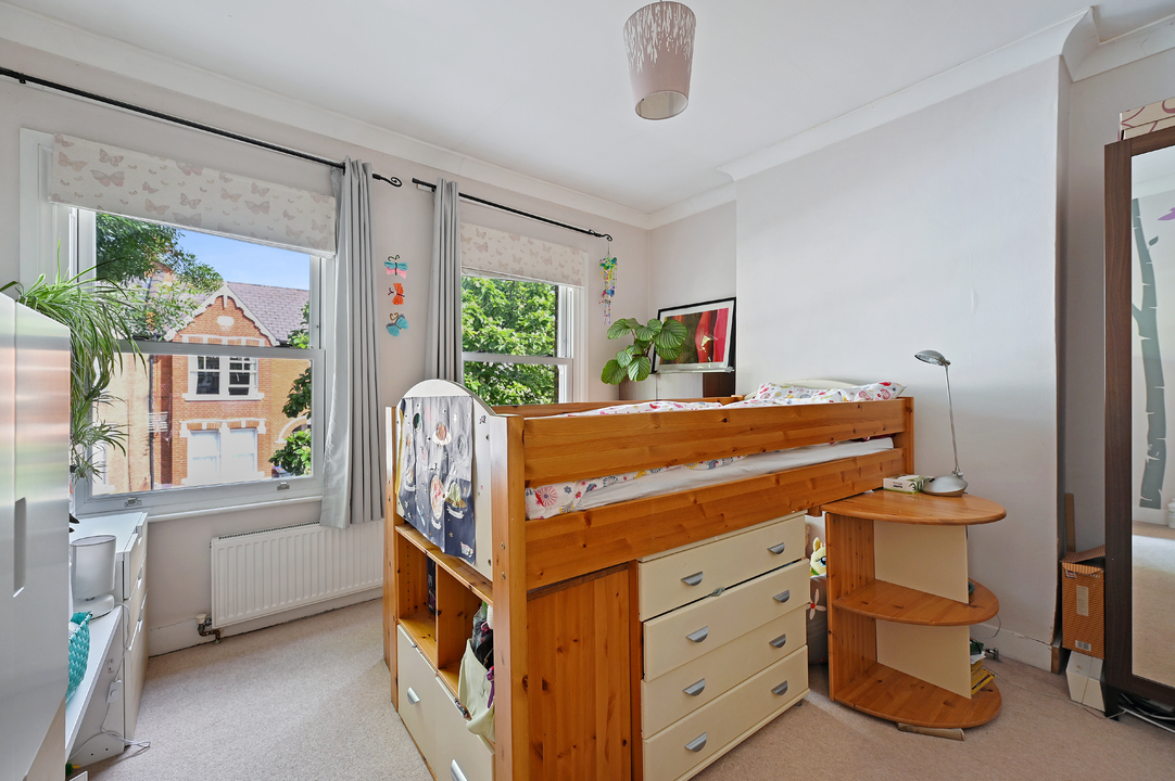 4 bed terraced house for sale in Darwin Road, London  - Property Image 9
