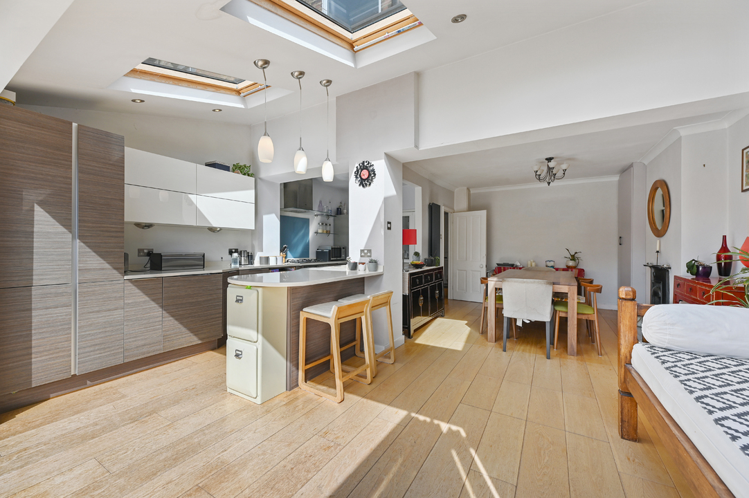 4 bed terraced house for sale in Darwin Road, London  - Property Image 10
