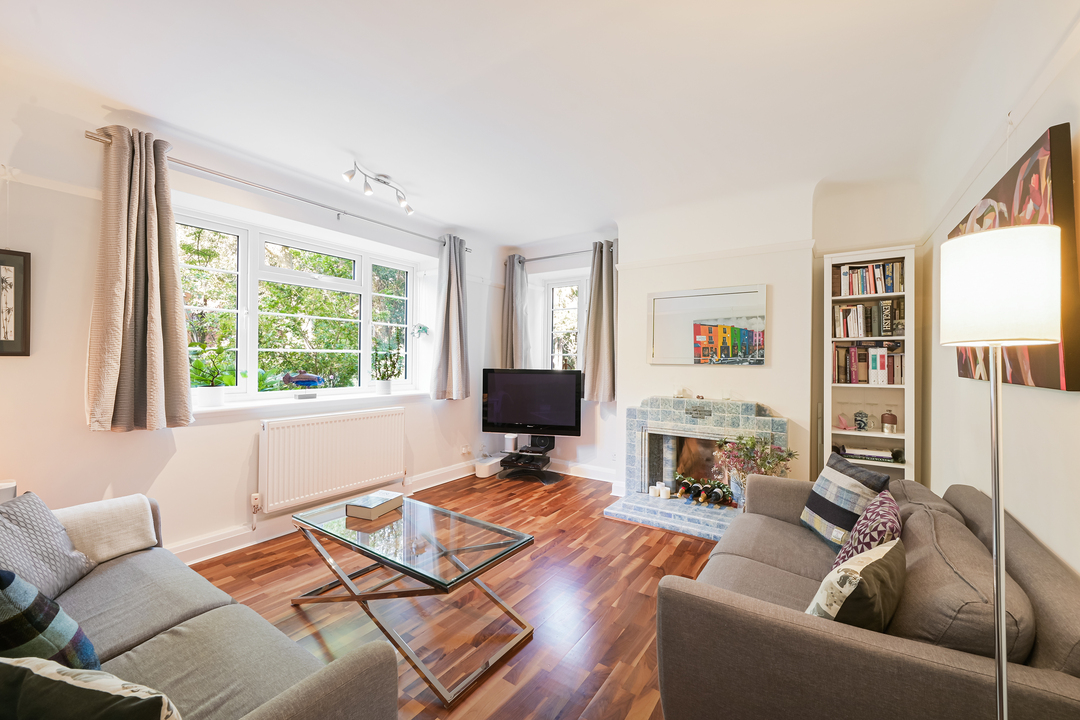 2 bed apartment for sale in Queens Court, Ealing - Property Image 1