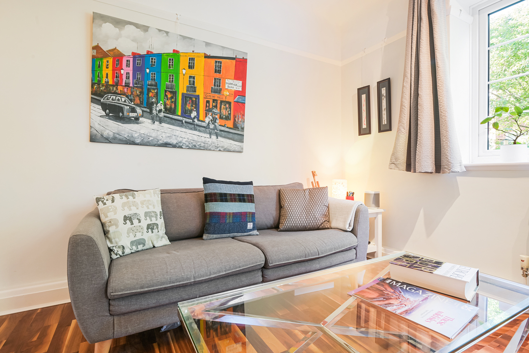 2 bed apartment for sale in Queens Court, Queens Walk, Ealing, London, W5 2