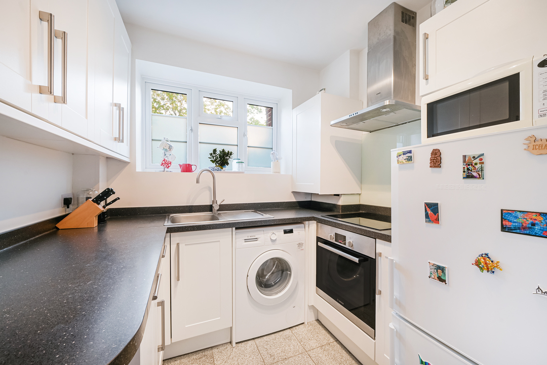 2 bed apartment for sale in Queens Court, Queens Walk, Ealing, London, W5 4