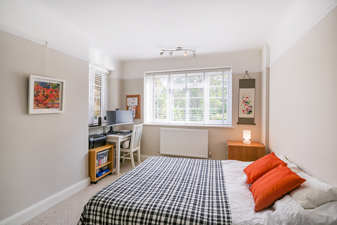 2 bed apartment for sale in Queens Court, Queens Walk, Ealing, London, W5 11