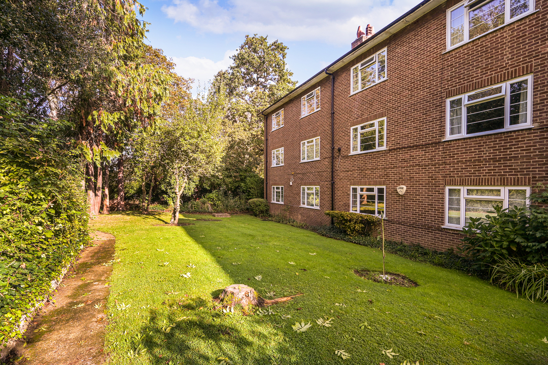 2 bed apartment for sale in Queens Court, Queens Walk, Ealing, London, W5 10