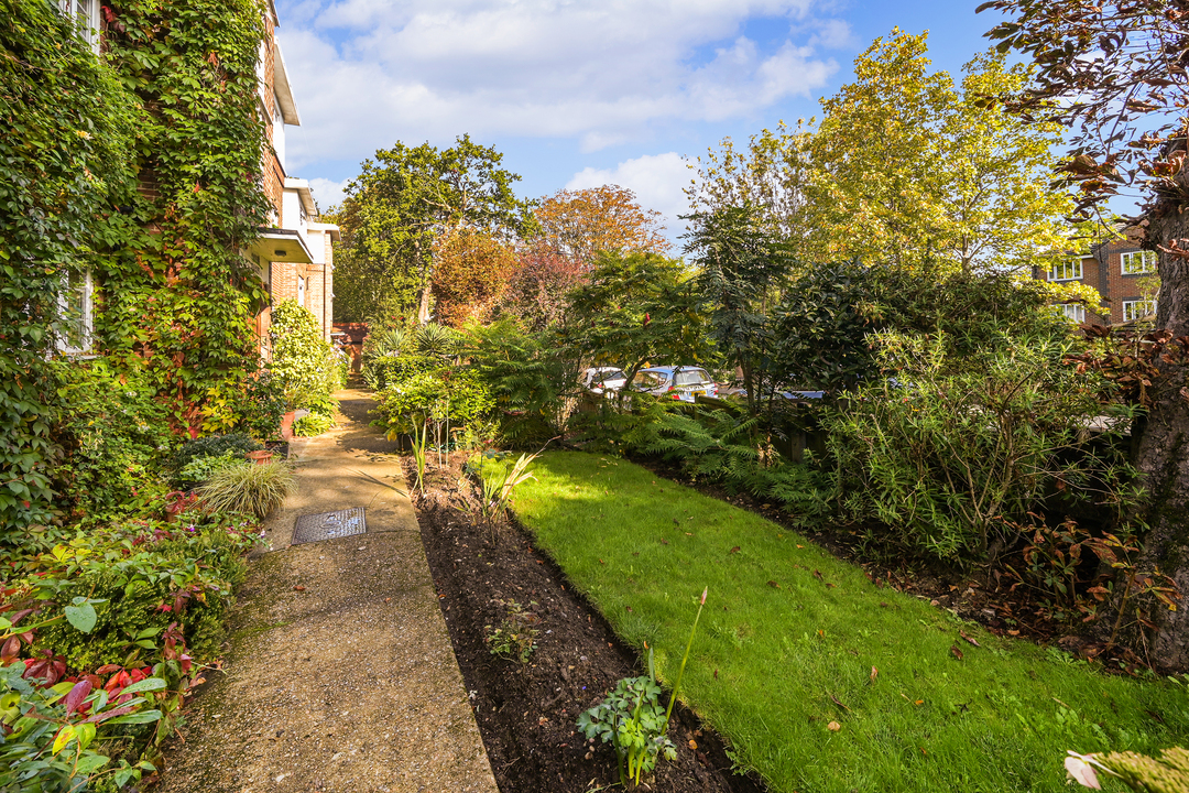 2 bed apartment for sale in Queens Court, Queens Walk, Ealing, London, W5 12