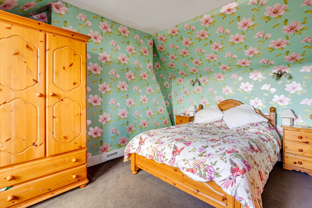4 bed semi-detached house for sale in Ravensbourne Gardens, London  - Property Image 12