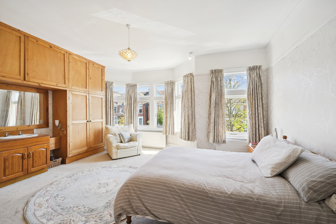 4 bed semi-detached house for sale in Ravensbourne Gardens, London  - Property Image 6