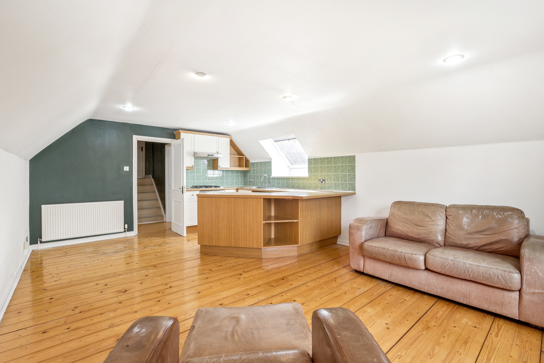 1 bed apartment to rent in North Common Road, London  - Property Image 4