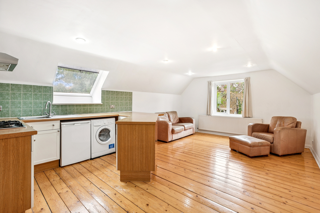 1 bed apartment to rent in North Common Road, London  - Property Image 5