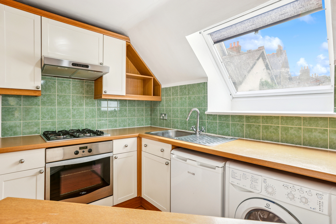 1 bed apartment to rent in North Common Road, London  - Property Image 6