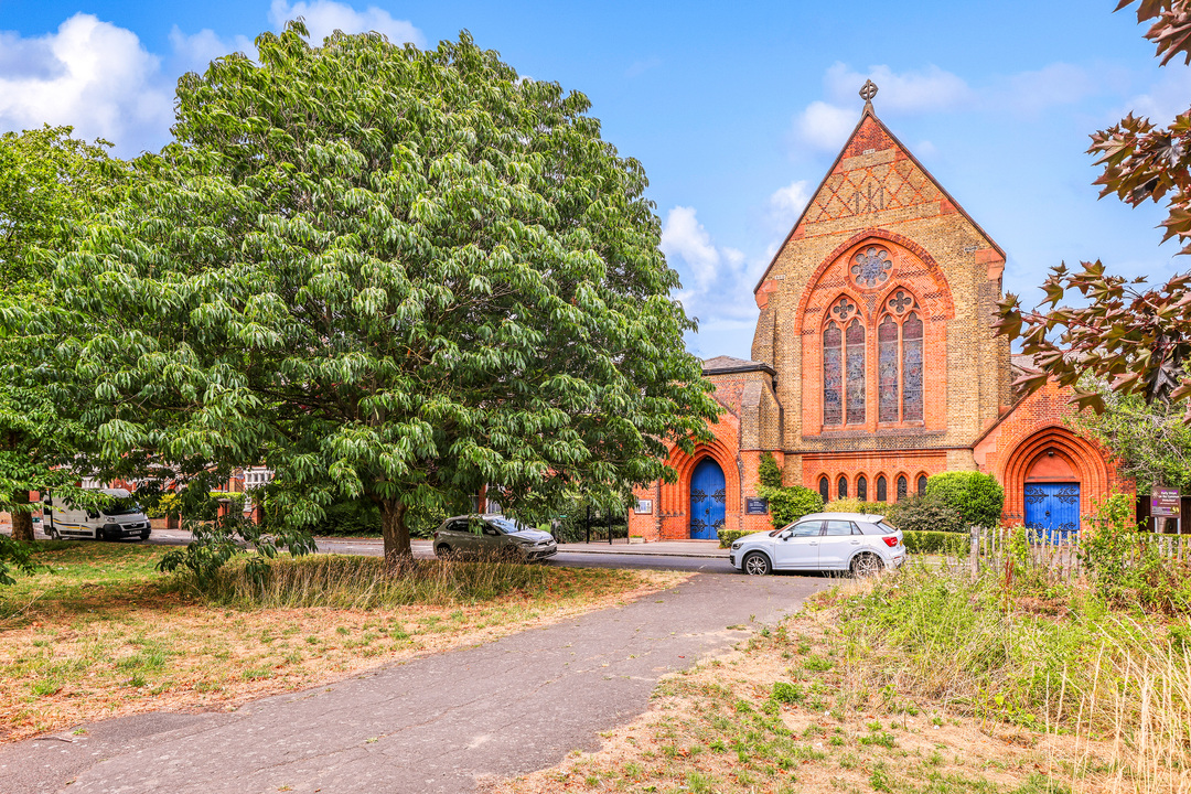 1 bed apartment to rent in North Common Road, London  - Property Image 10