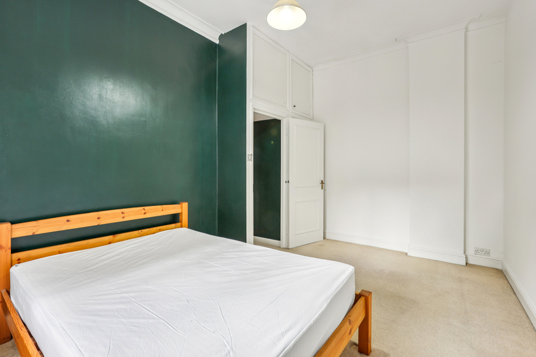 1 bed apartment to rent in North Common Road, London  - Property Image 8