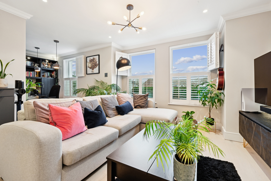 1 bed apartment for sale in Sutherland Road, Ealing 2