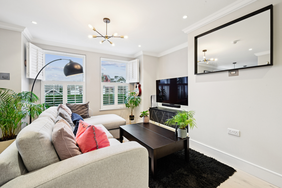 1 bed apartment for sale in Sutherland Road, Ealing 5