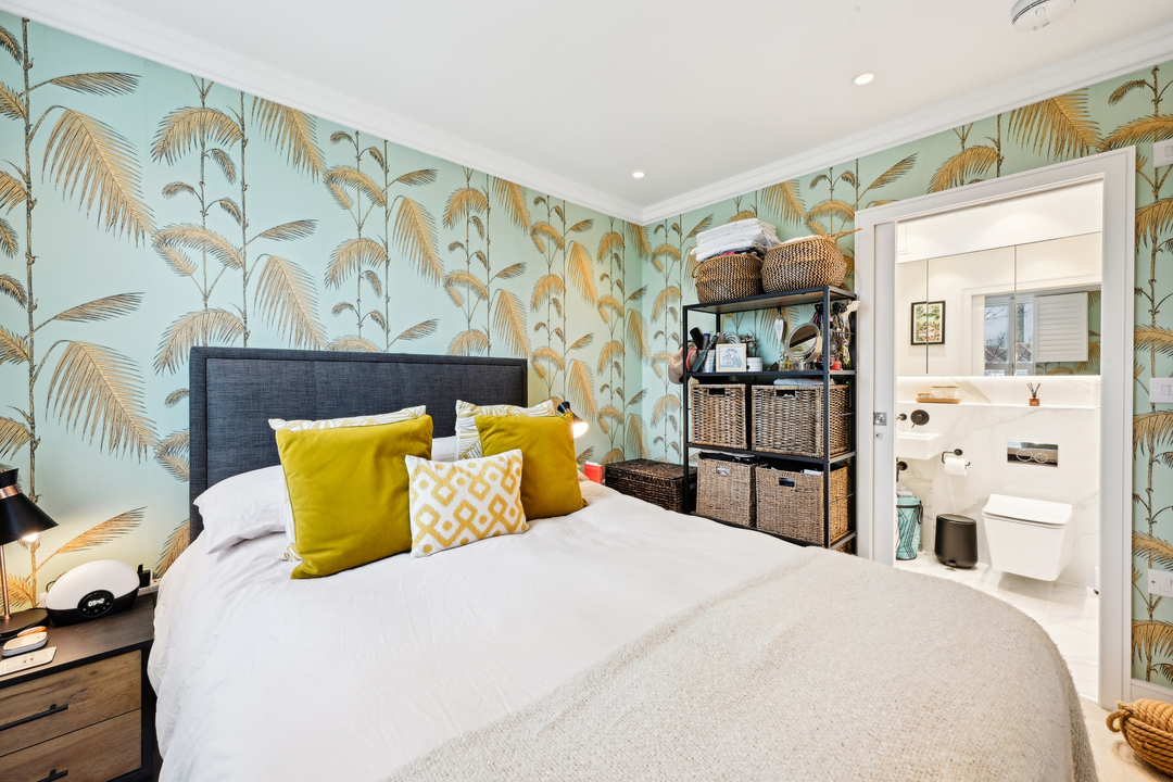 1 bed apartment for sale in Sutherland Road, Ealing 4