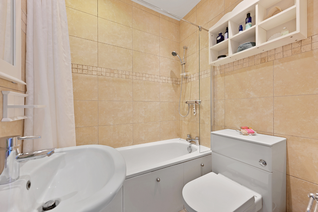 3 bed terraced house for sale in Regina Terrace, London  - Property Image 8