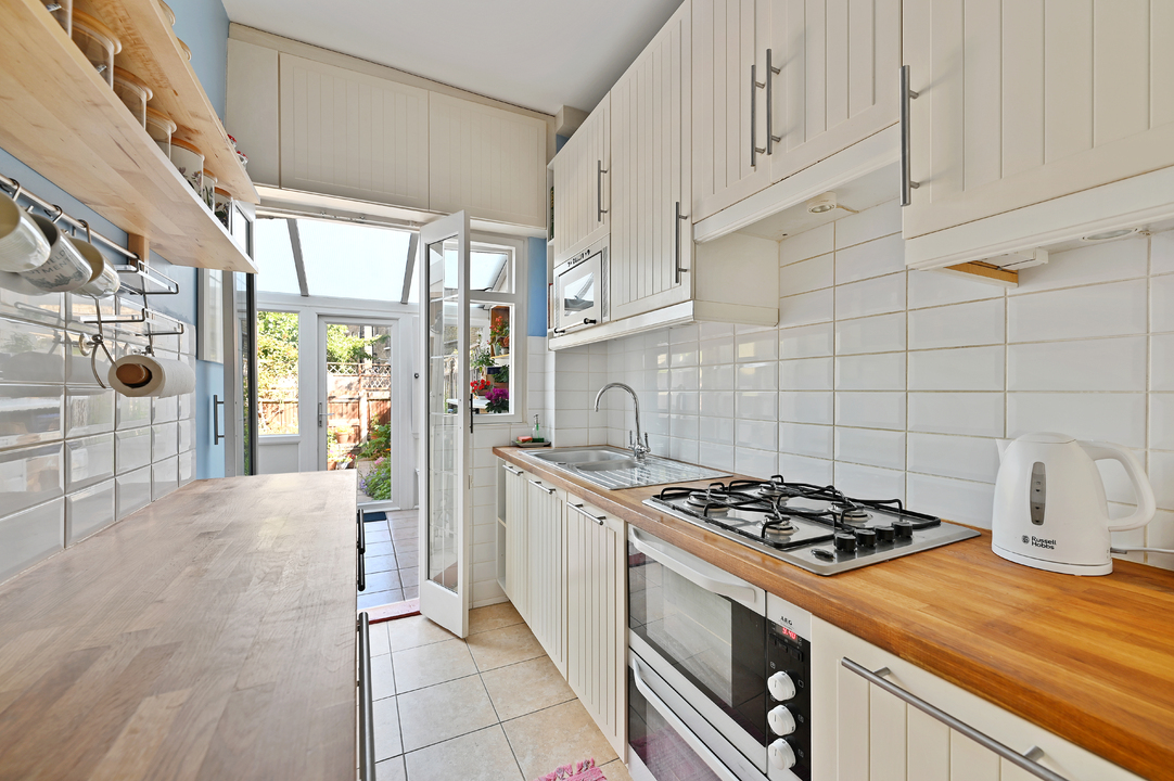 3 bed terraced house for sale in Regina Terrace, London  - Property Image 4