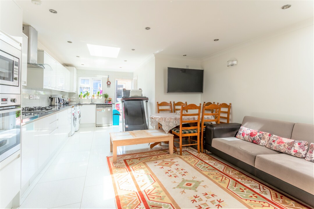 5 bed terraced house for sale in Dunedin Road, Leyton  - Property Image 6