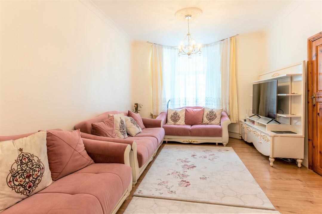 5 bed terraced house for sale in Dunedin Road, Leyton  - Property Image 2