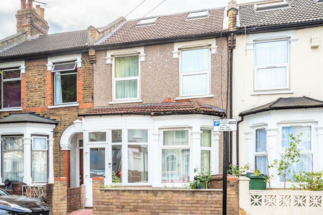 5 bed terraced house for sale in Dunedin Road, Leyton  - Property Image 1
