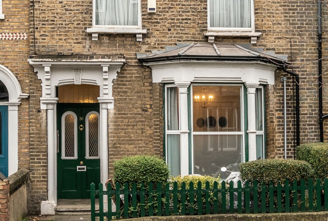 5 bed terraced house for sale in Cricketfield Road, Hackney  - Property Image 2