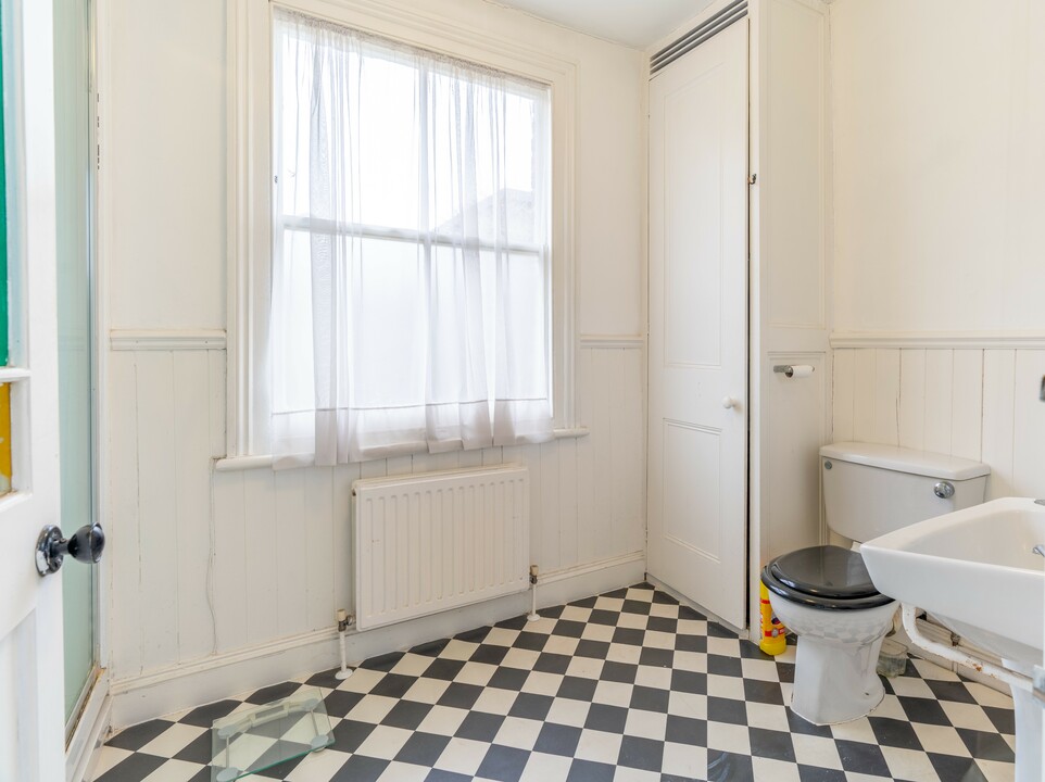 5 bed terraced house for sale in Cricketfield Road, Hackney  - Property Image 11