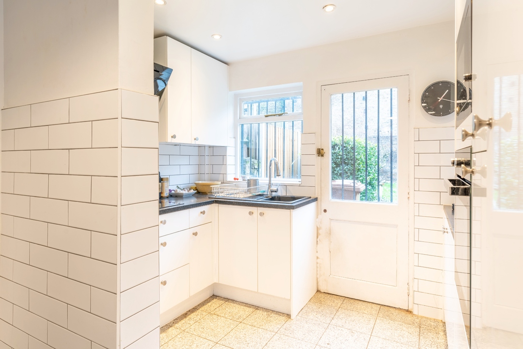 5 bed terraced house for sale in Cricketfield Road, Hackney  - Property Image 9