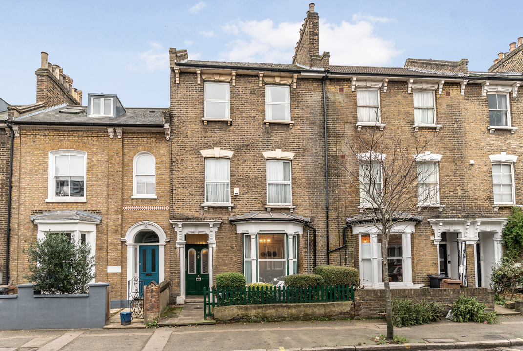 5 bed terraced house for sale in Cricketfield Road, Hackney  - Property Image 1