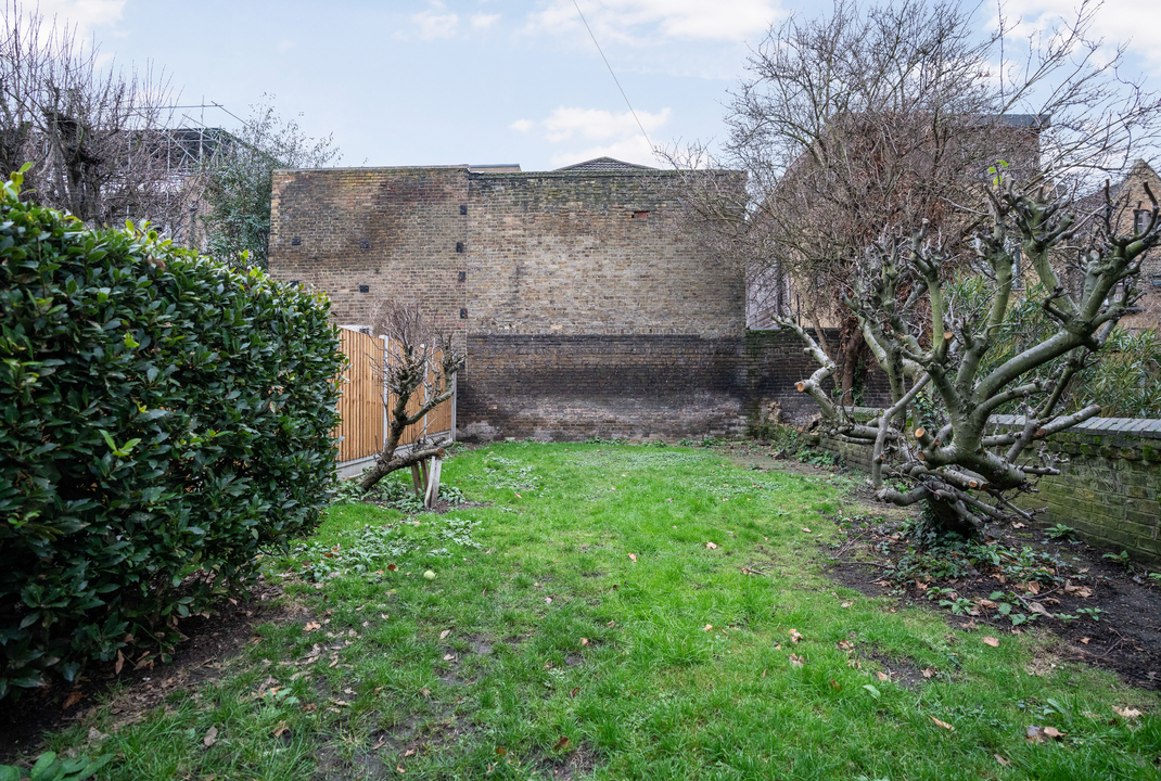 5 bed terraced house for sale in Cricketfield Road, Hackney  - Property Image 18