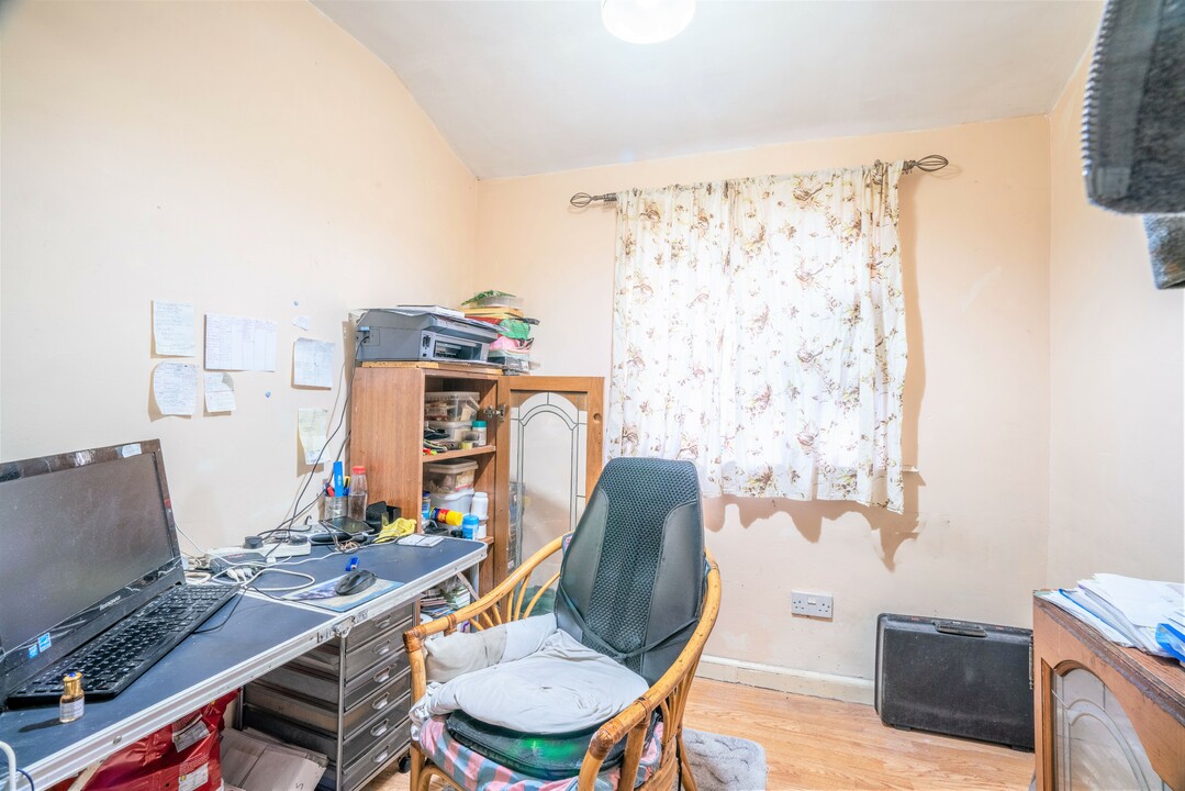 4 bed end of terrace house for sale in Chippendale Street, Hackney  - Property Image 13