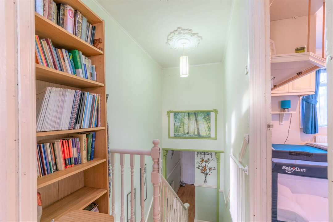 4 bed end of terrace house for sale in Chippendale Street, Hackney  - Property Image 14