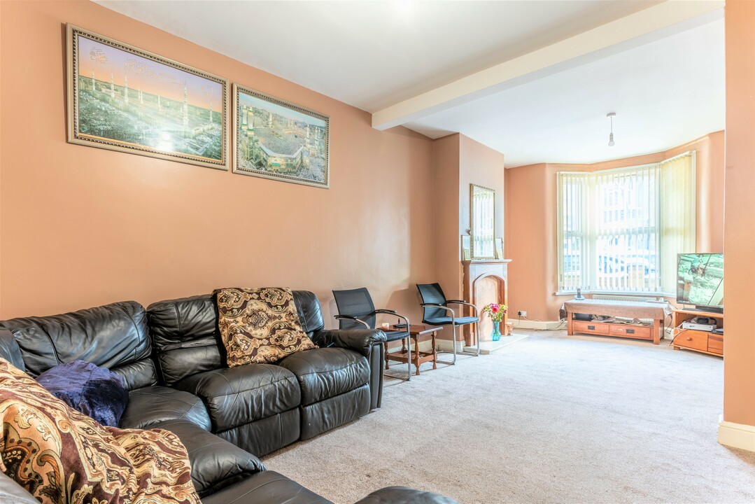 4 bed terraced house for sale in Lynmouth Road, Walthamstow  - Property Image 2