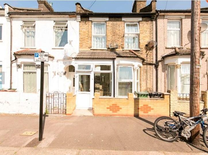 4 bed terraced house for sale in Lynmouth Road, Walthamstow  - Property Image 1