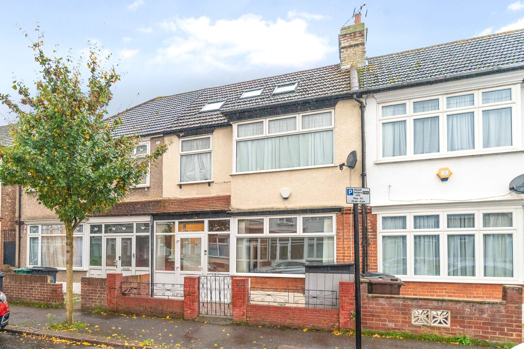 4 bed terraced house for sale in Garner Road, Walthamstow  - Property Image 1