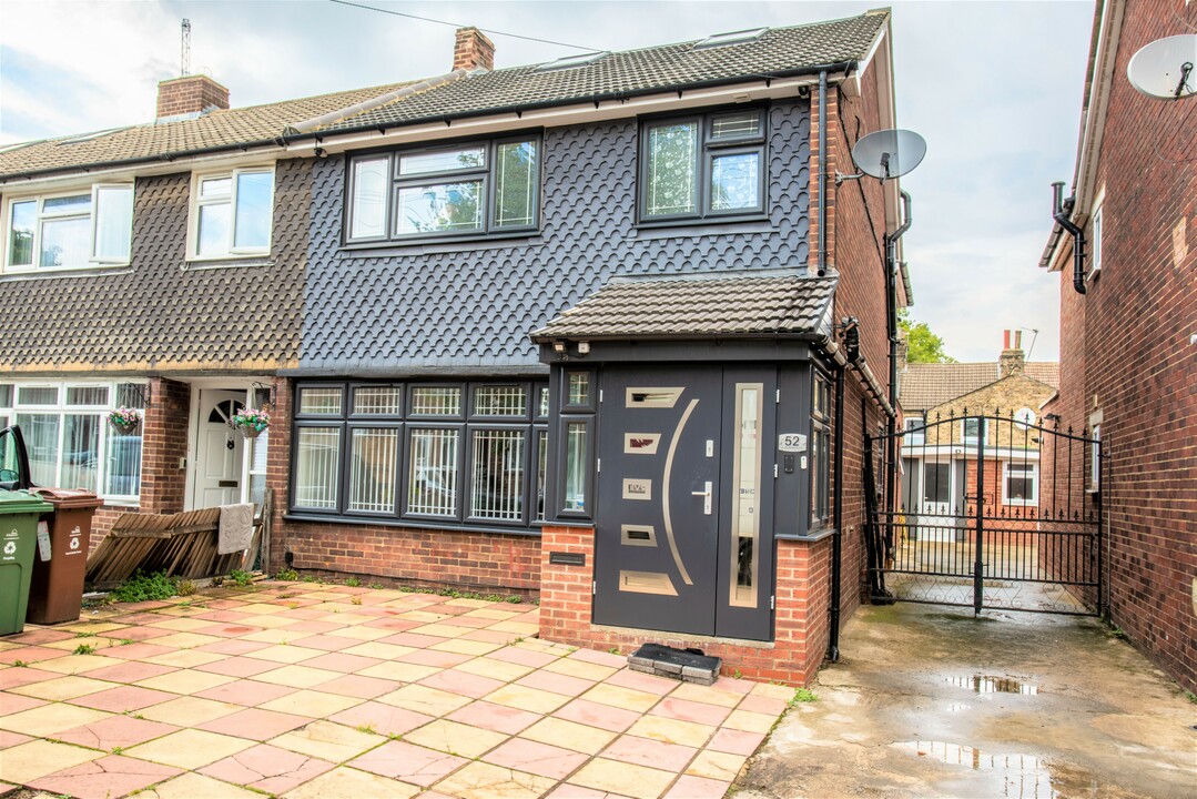 4 bed semi-detached house for sale in Dunedin Road, Leyton  - Property Image 1