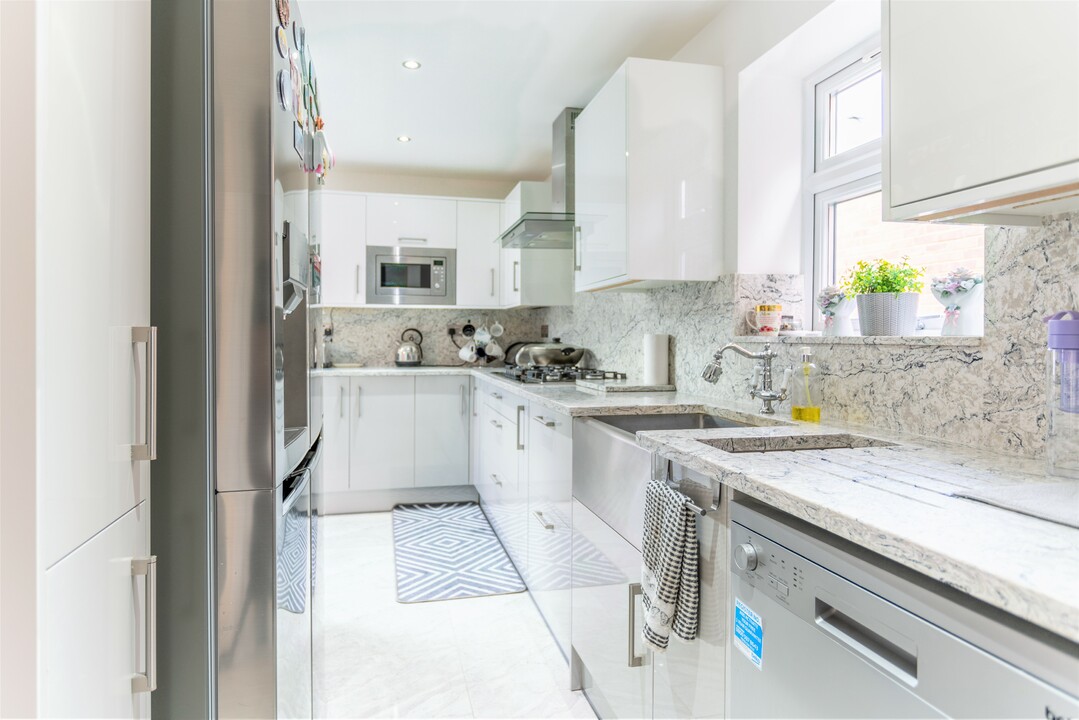 4 bed semi-detached house for sale in Dunedin Road, Leyton  - Property Image 5