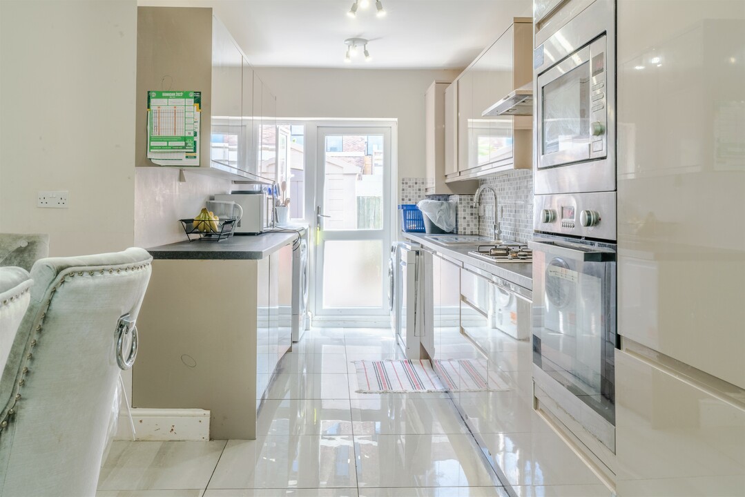 3 bed terraced house for sale in St. Mary Road, Walthamstow  - Property Image 5