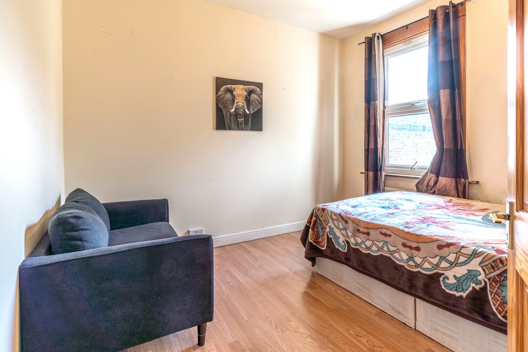 3 bed terraced house for sale in Roding Road, Hackney  - Property Image 11