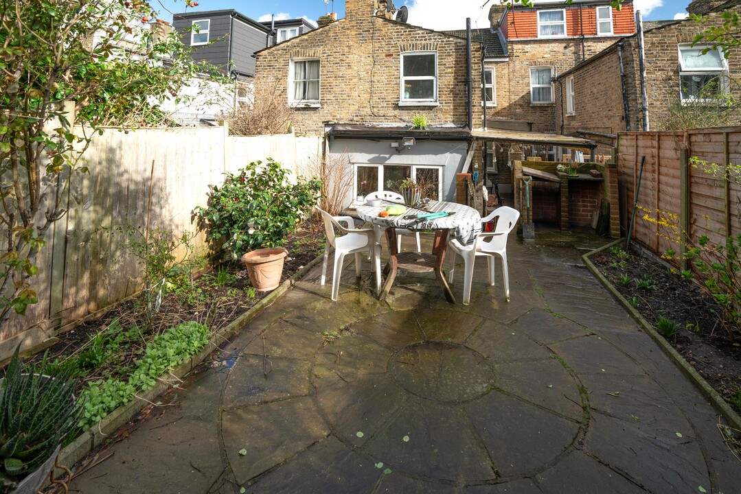 3 bed terraced house for sale in Roding Road, Hackney  - Property Image 14