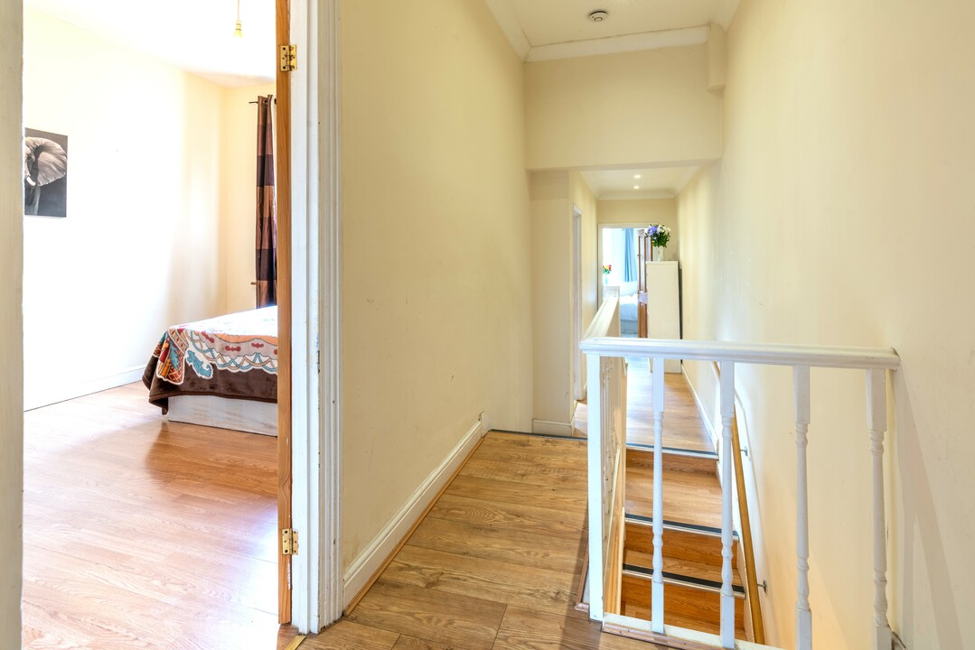 3 bed terraced house for sale in Roding Road, Hackney  - Property Image 10