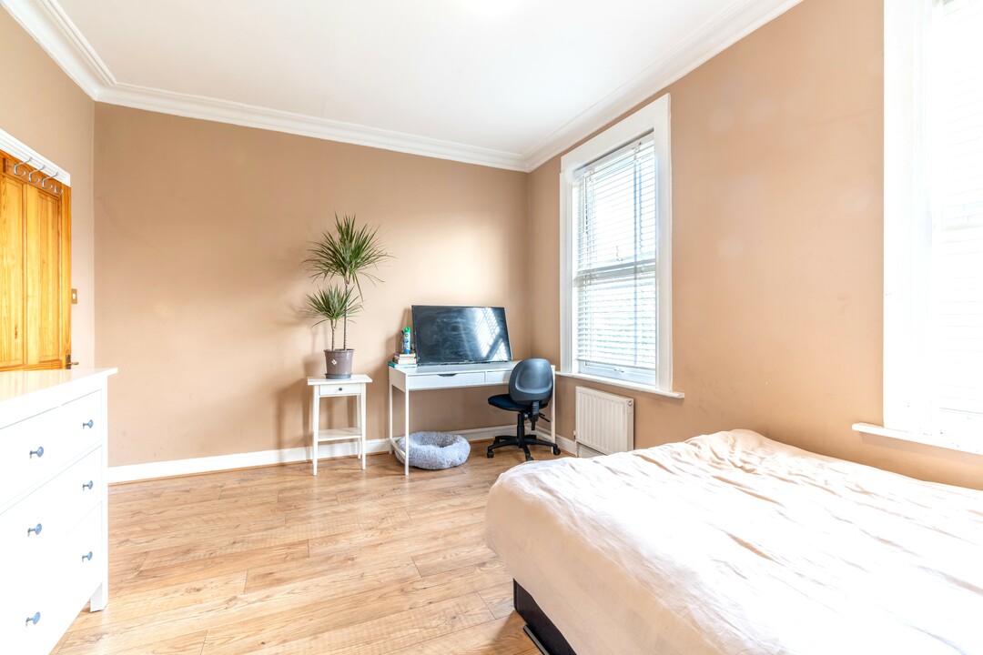 3 bed terraced house for sale in Roding Road, Hackney  - Property Image 8