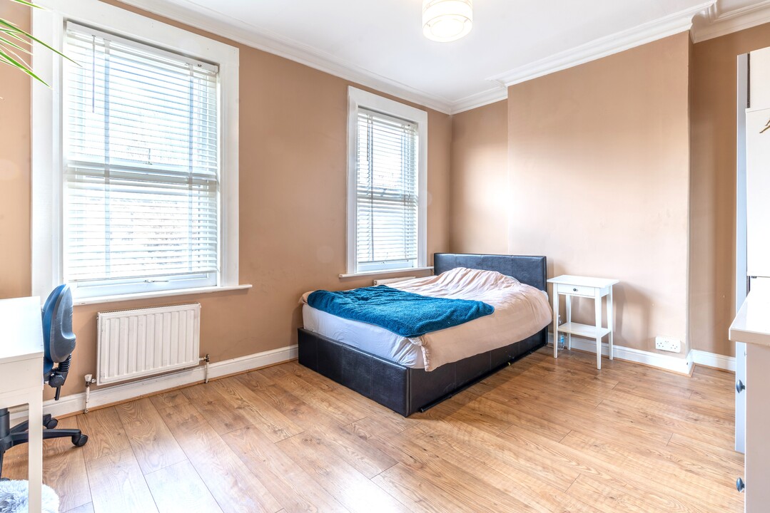 3 bed terraced house for sale in Roding Road, Hackney  - Property Image 9