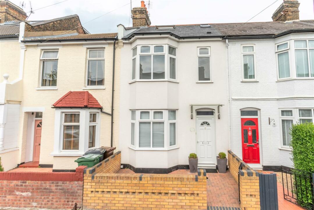 4 bed terraced house for sale in Shortlands Road, Leyton  - Property Image 1