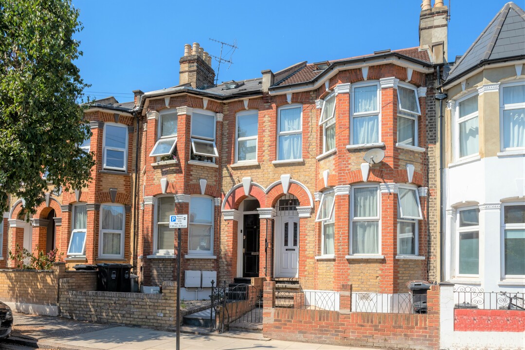 4 bed terraced house for sale in Elmcroft Street, Hackney - Property Image 1